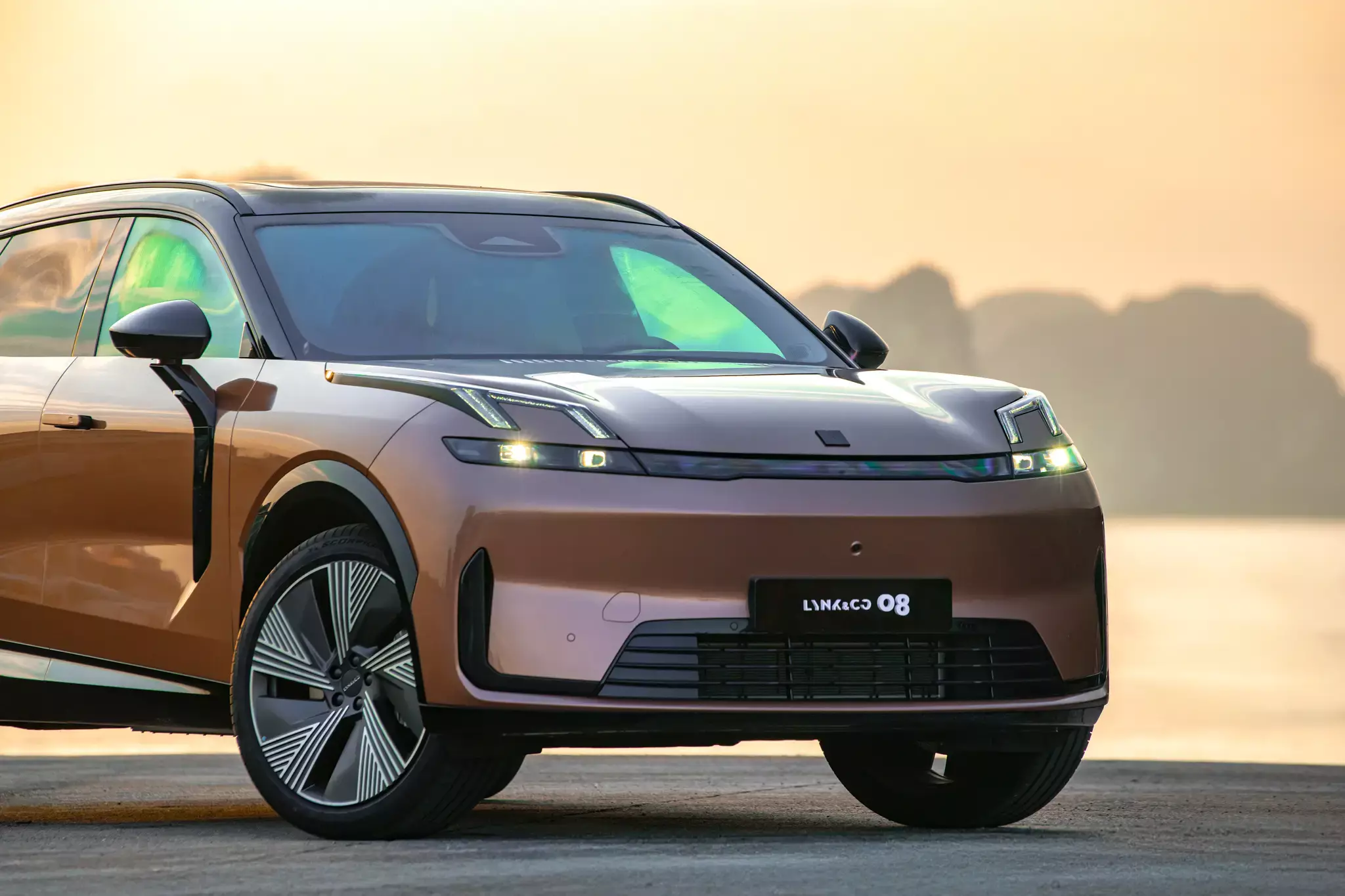 Lynk & Co 08 — SUV cỡ D