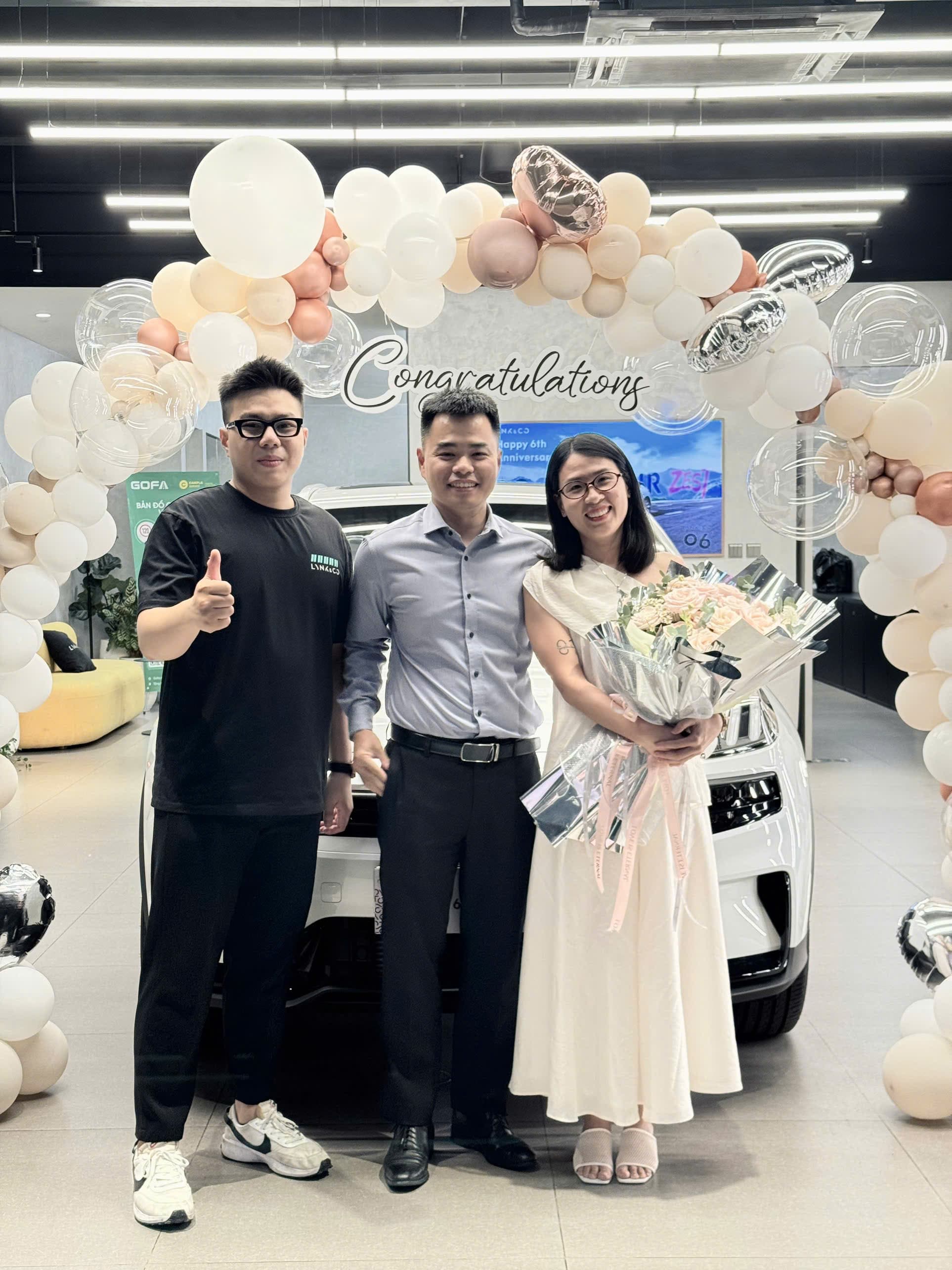 Lễ bàn giao xe Lynk & Co tại showroom